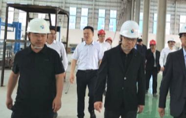 四川省宜賓市南溪區(qū)委書記劉剛一行蒞臨遠東宜賓智能產(chǎn)業(yè)園調研指導